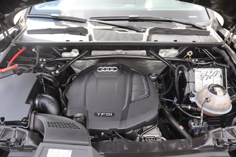 Audi Q5 Vehicle Full-screen Gallery Image 13