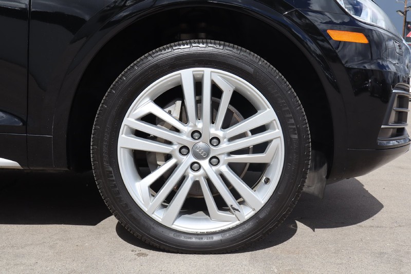 Audi Q5 Vehicle Full-screen Gallery Image 14