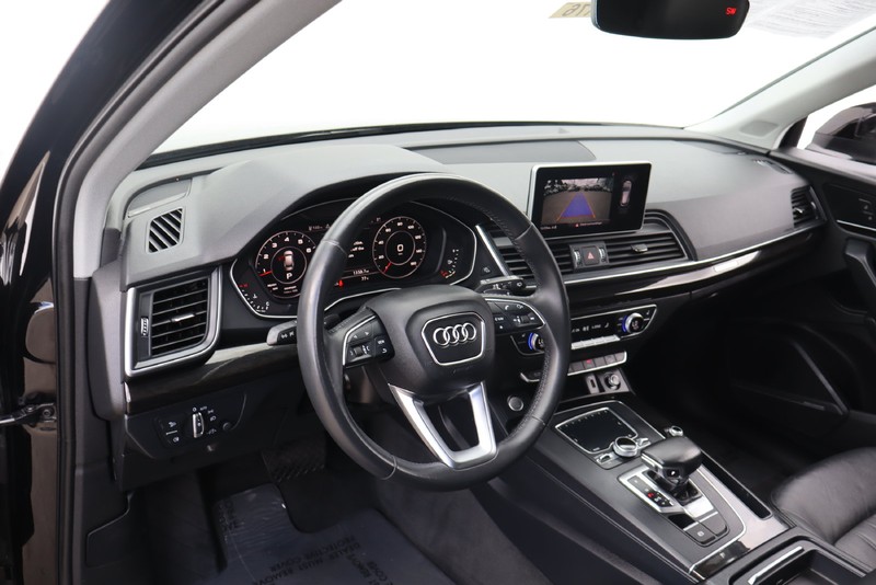 Audi Q5 Vehicle Full-screen Gallery Image 16