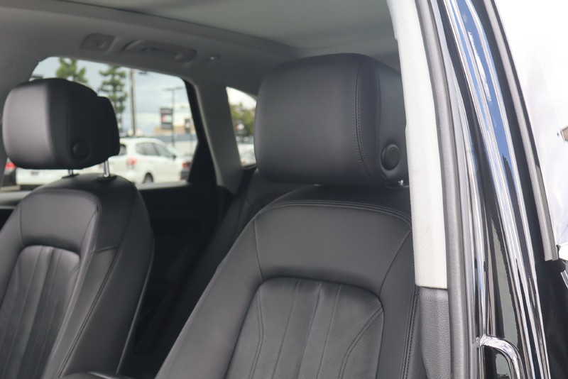 Audi Q5 Vehicle Full-screen Gallery Image 18