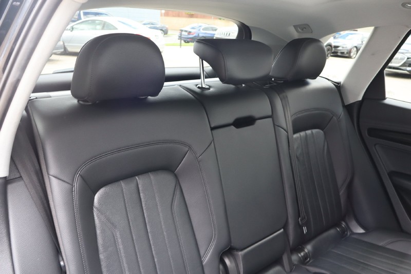 Audi Q5 Vehicle Full-screen Gallery Image 22