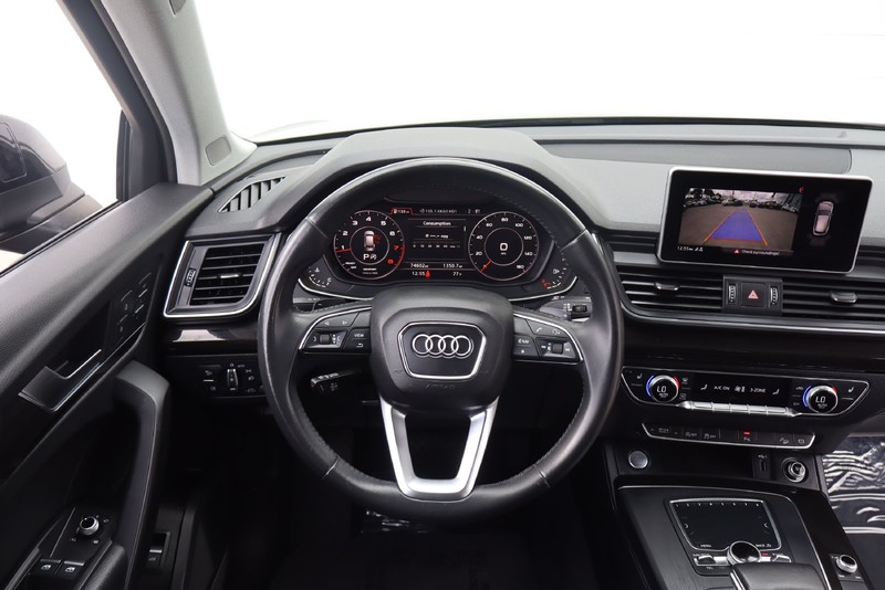 Audi Q5 Vehicle Full-screen Gallery Image 25