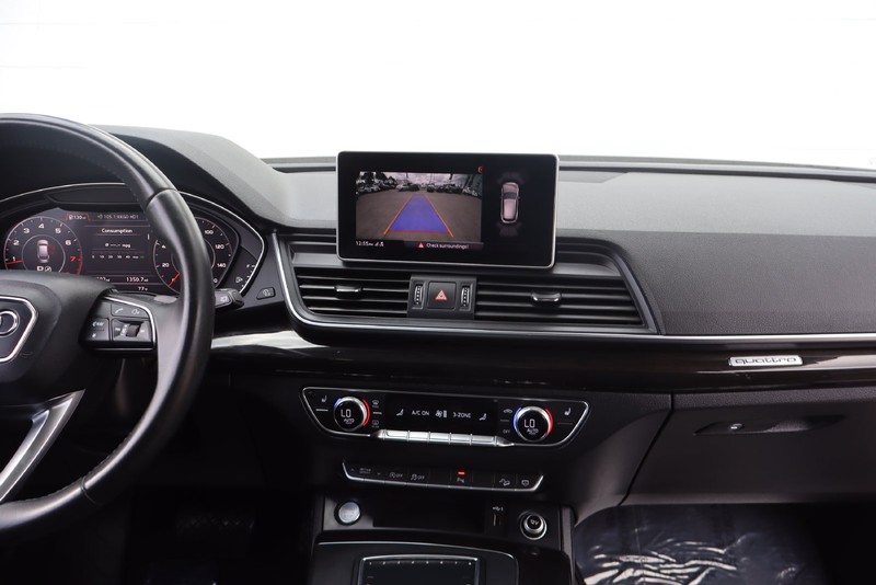 Audi Q5 Vehicle Full-screen Gallery Image 26