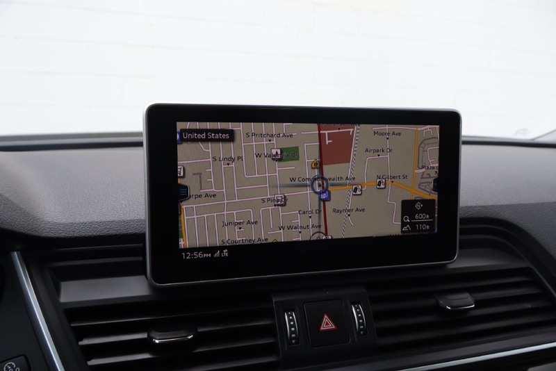 Audi Q5 Vehicle Full-screen Gallery Image 27
