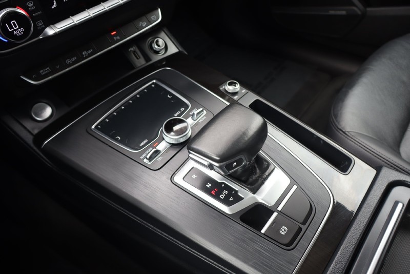 Audi Q5 Vehicle Full-screen Gallery Image 29