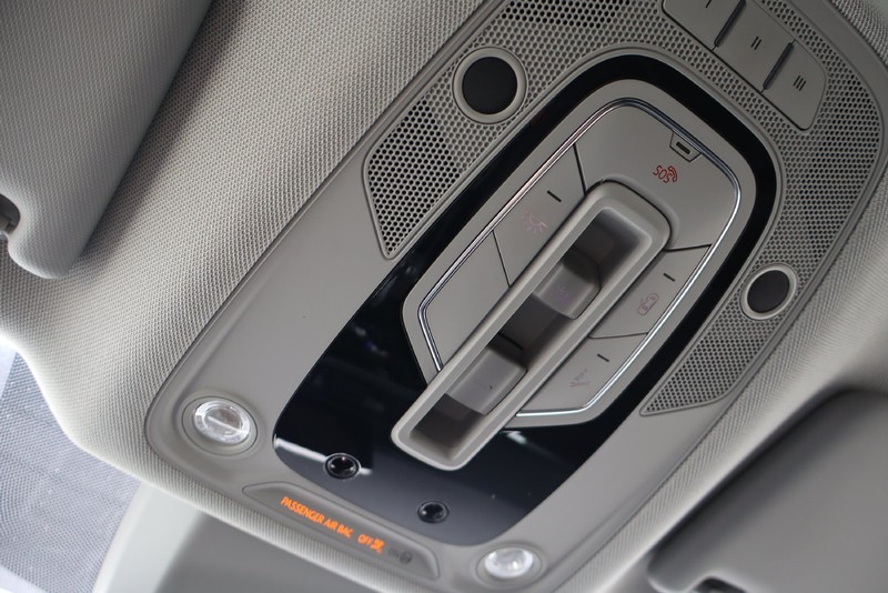 Audi Q5 Vehicle Full-screen Gallery Image 30
