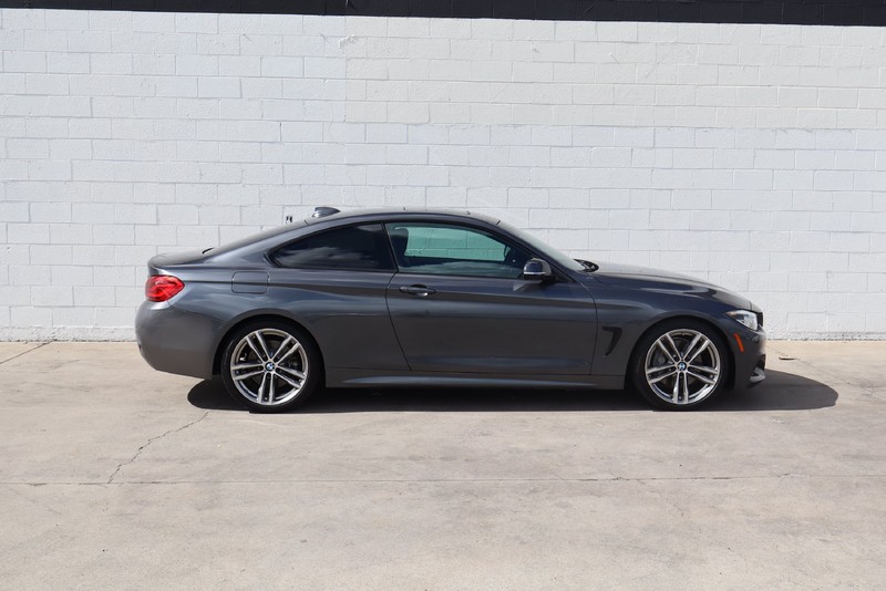 BMW 4 Series Vehicle Full-screen Gallery Image 04