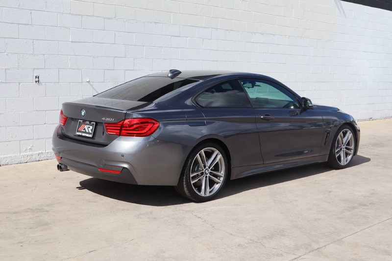 BMW 4 Series Vehicle Full-screen Gallery Image 05