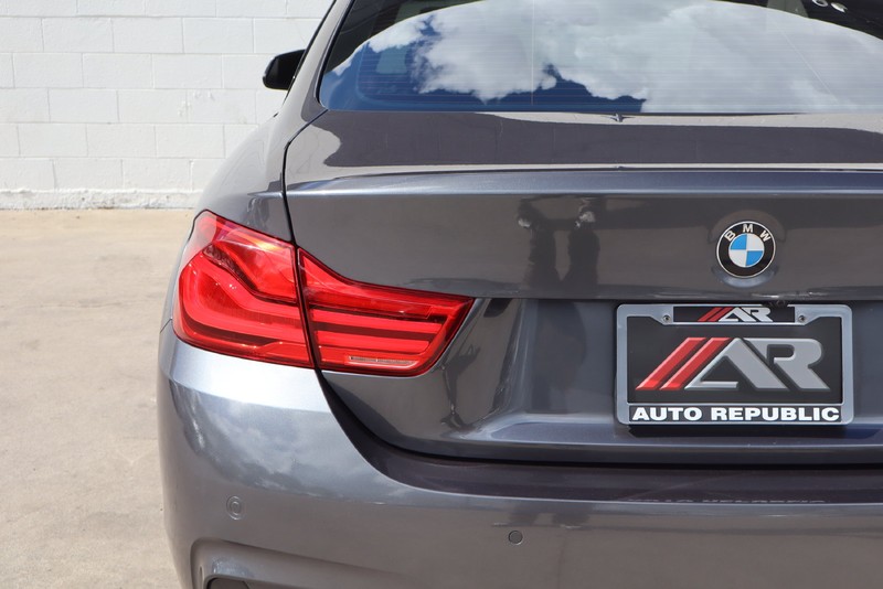 BMW 4 Series Vehicle Full-screen Gallery Image 07