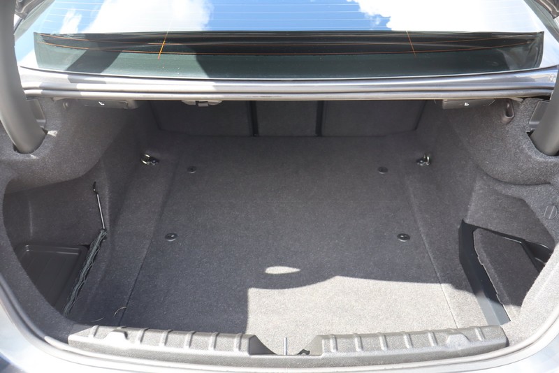 BMW 4 Series Vehicle Full-screen Gallery Image 08