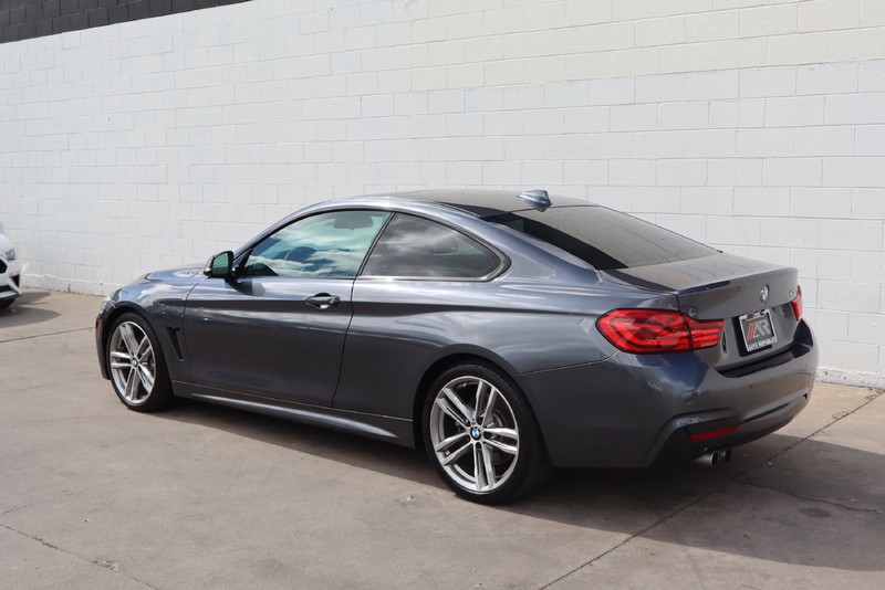 BMW 4 Series Vehicle Full-screen Gallery Image 09