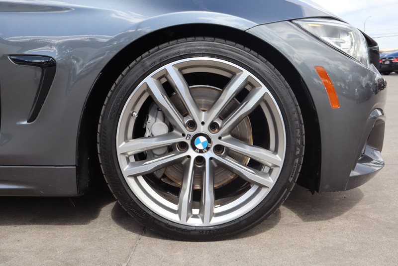 BMW 4 Series Vehicle Full-screen Gallery Image 13