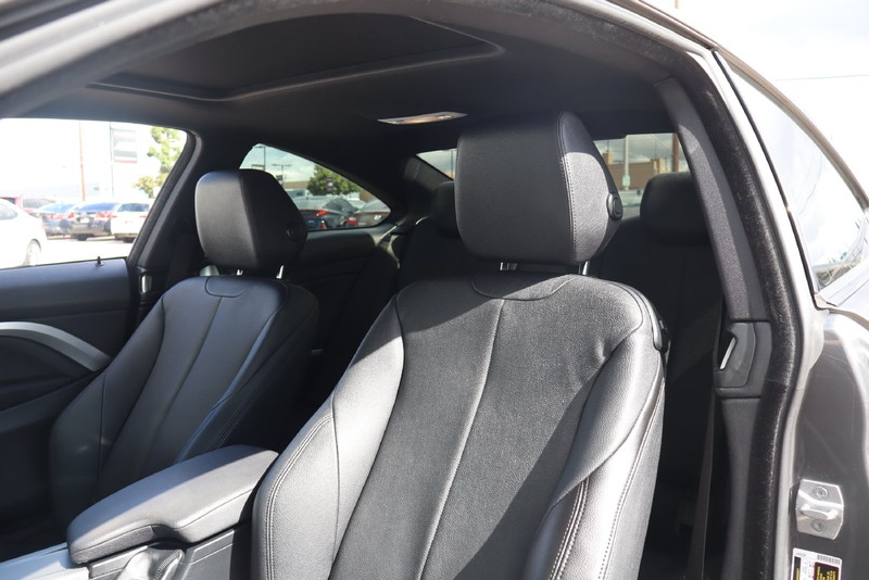 BMW 4 Series Vehicle Full-screen Gallery Image 16