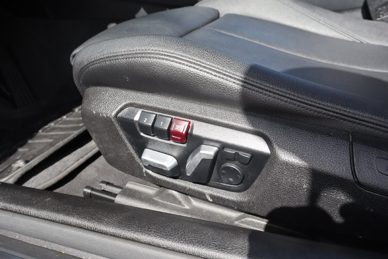 BMW 4 Series Vehicle Full-screen Gallery Image 18