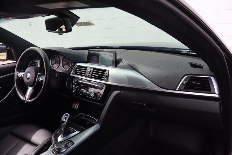 BMW 4 Series Vehicle Full-screen Gallery Image 19