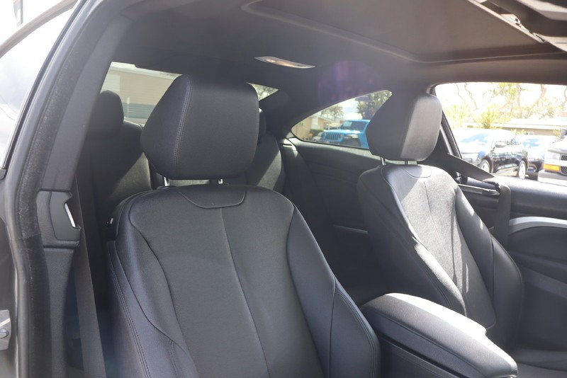 BMW 4 Series Vehicle Full-screen Gallery Image 20