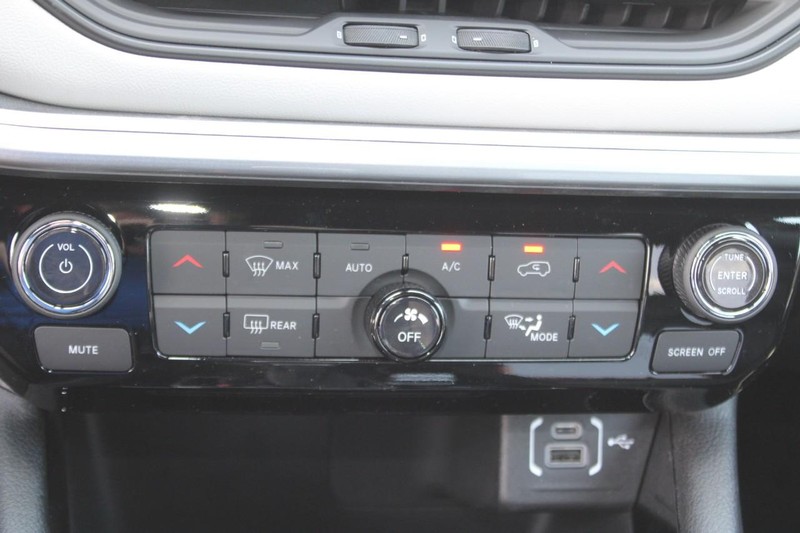 Jeep Compass Vehicle Image 12