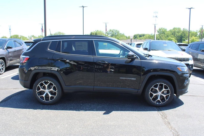 Jeep Compass Vehicle Image 02