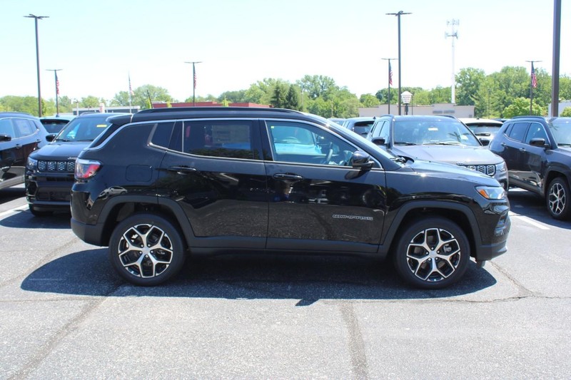 Jeep Compass Vehicle Image 02