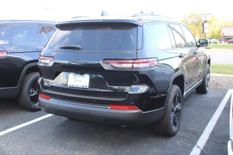 Jeep Grand Cherokee L Vehicle Image 03