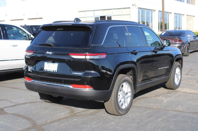 Jeep Grand Cherokee Vehicle Image 03