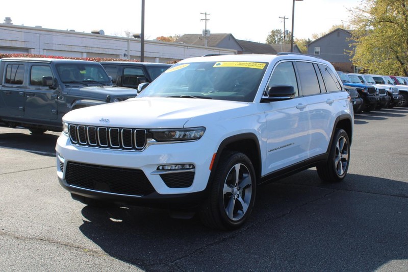 Jeep Grand Cherokee Vehicle Image 09