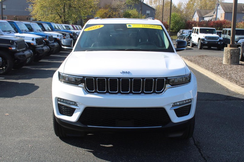 Jeep Grand Cherokee Vehicle Image 10