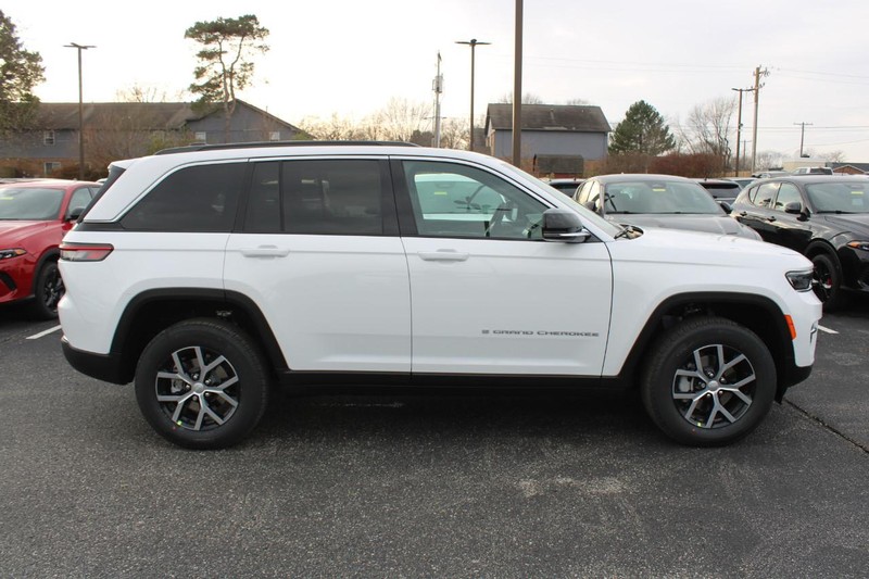 Jeep Grand Cherokee Vehicle Image 02