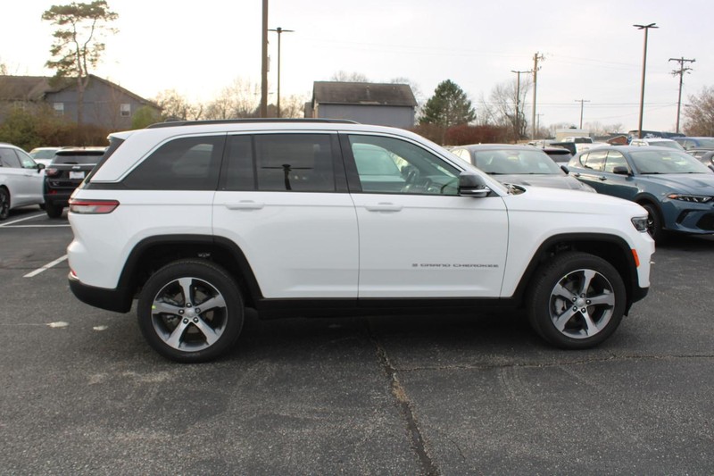 Jeep Grand Cherokee Vehicle Image 02