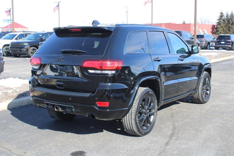 Jeep Grand Cherokee Vehicle Image 03