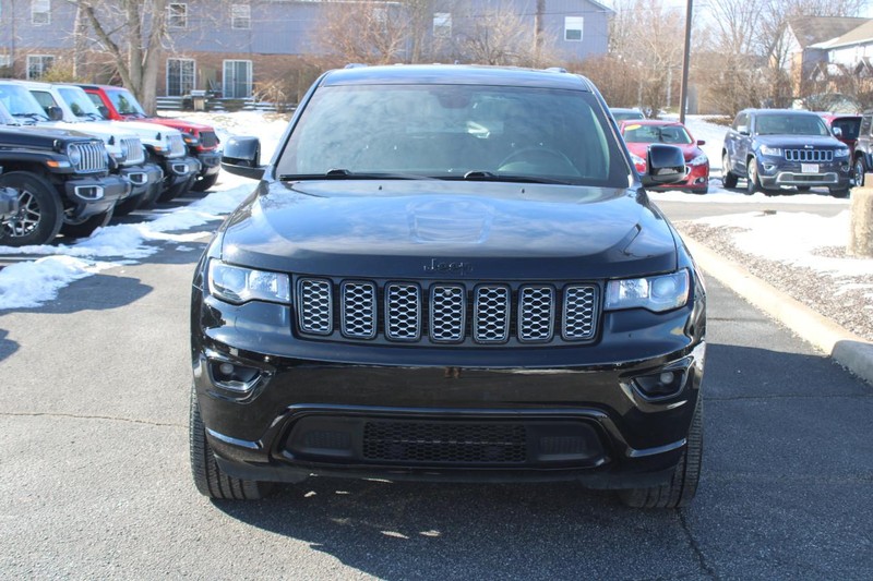 Jeep Grand Cherokee Vehicle Image 10