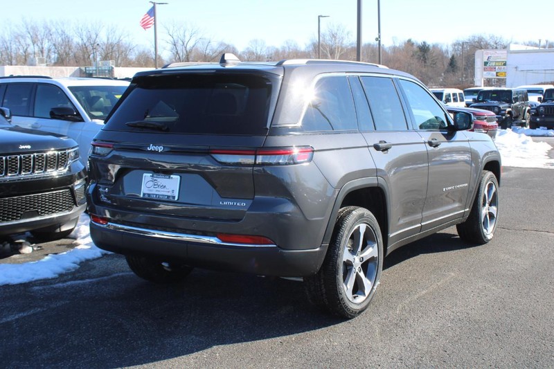 Jeep Grand Cherokee Vehicle Image 03