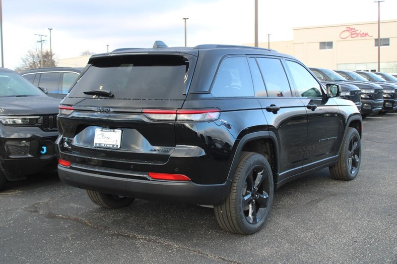 Jeep Grand Cherokee Vehicle Image 03