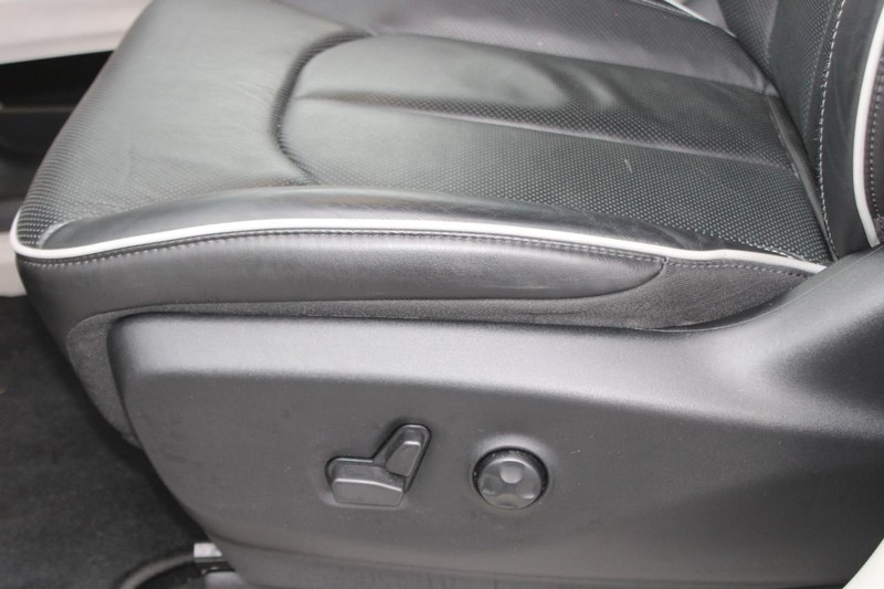 Chrysler Pacifica Vehicle Image 27