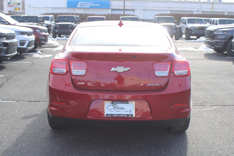 Chevrolet Malibu Vehicle Image 04