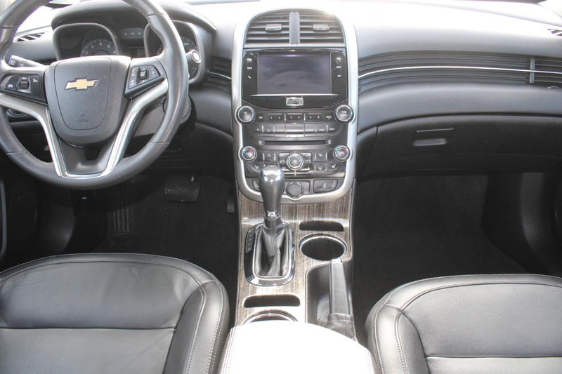 Chevrolet Malibu Vehicle Image 12