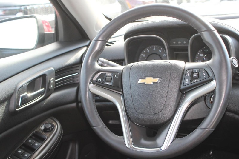 Chevrolet Malibu Vehicle Image 13