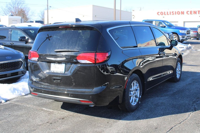 Chrysler Voyager Vehicle Image 03