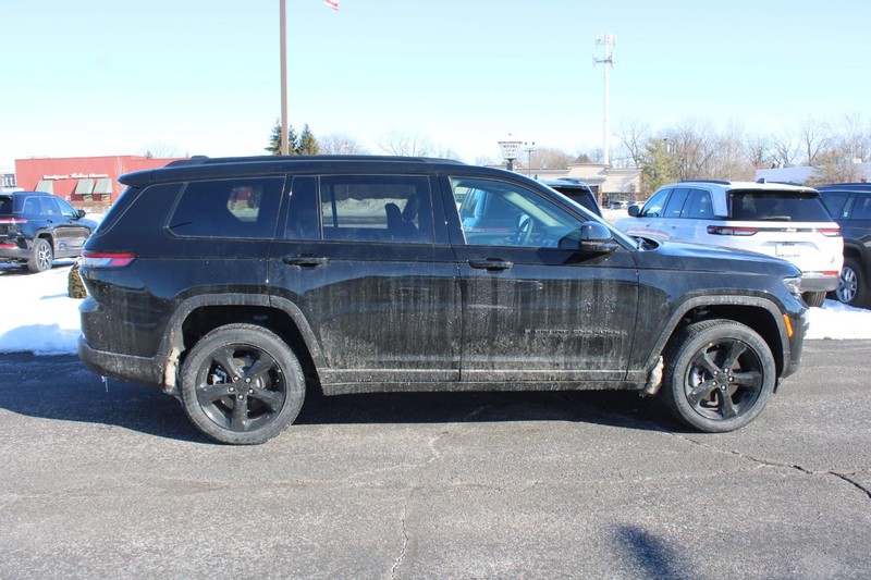 Jeep Grand Cherokee L Vehicle Image 02