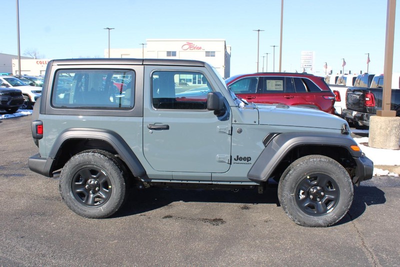 Jeep Wrangler Vehicle Image 02