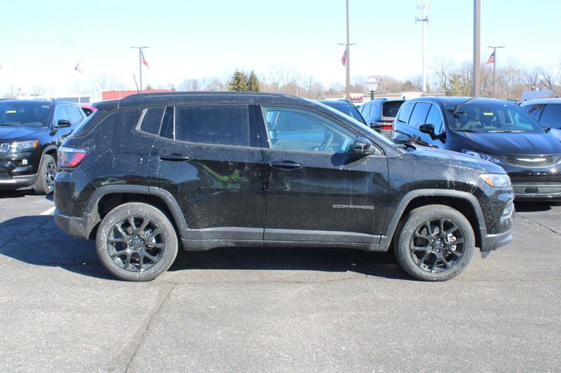 Jeep Compass Vehicle Image 02