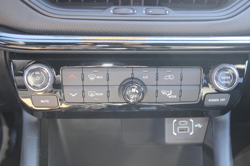 Jeep Compass Vehicle Image 12