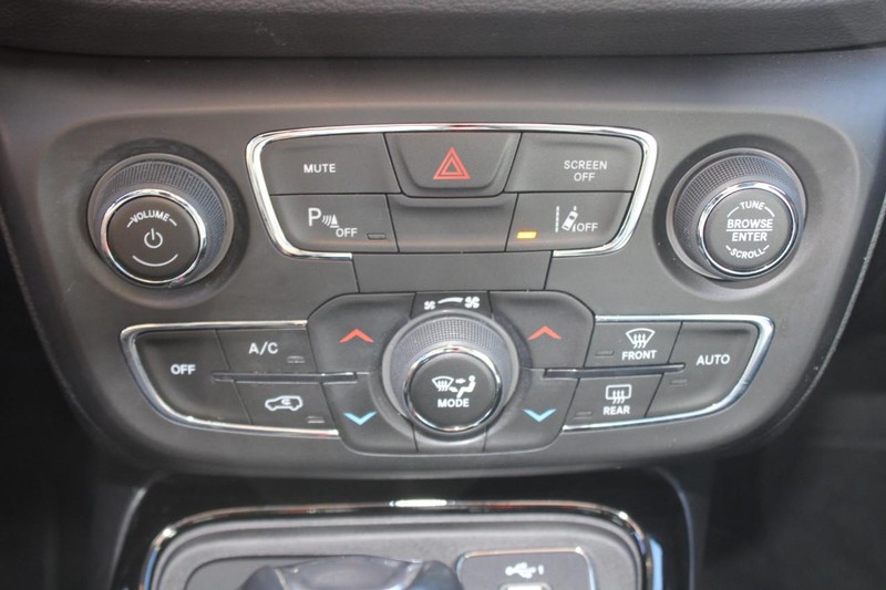 Jeep Compass Vehicle Image 19