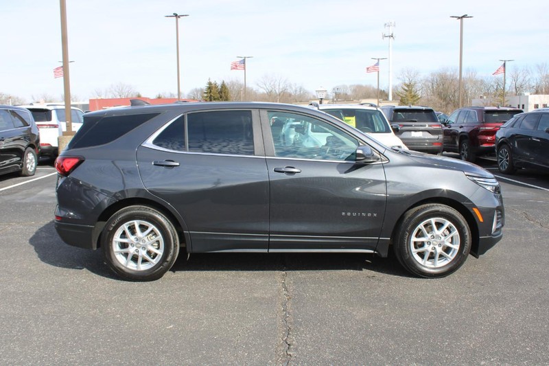 Chevrolet Equinox Vehicle Image 02