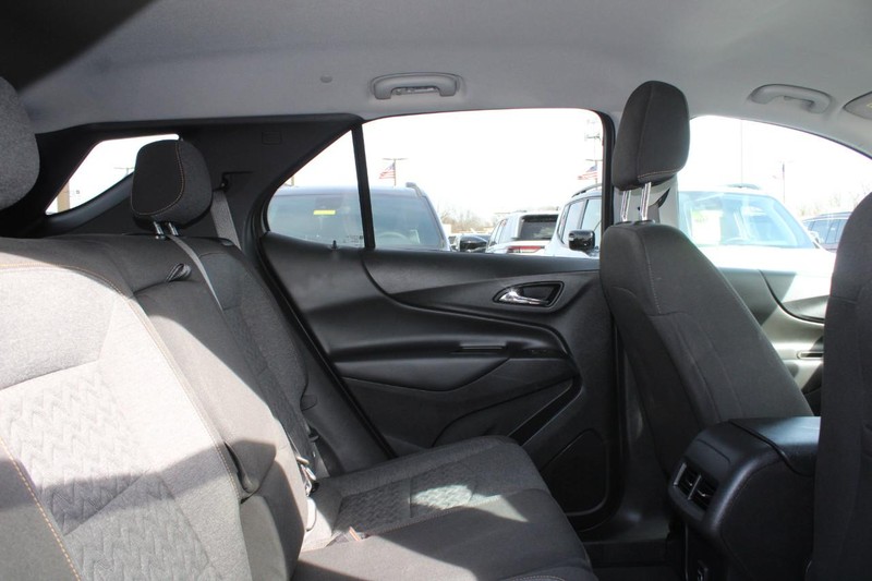 Chevrolet Equinox Vehicle Image 11