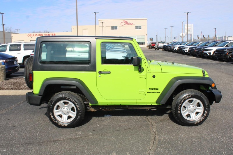 Jeep Wrangler Vehicle Image 02