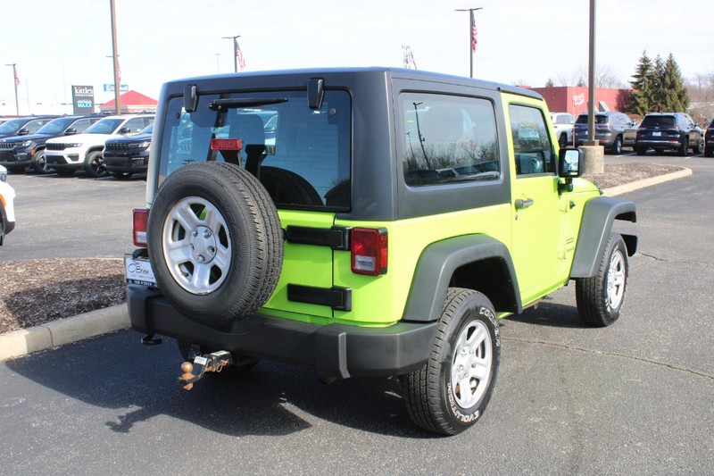 Jeep Wrangler Vehicle Image 03