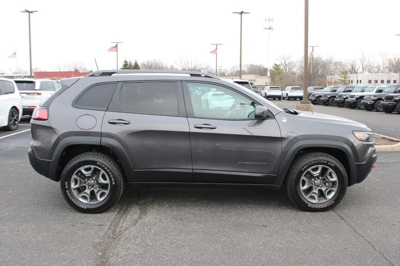 Jeep Cherokee Vehicle Image 02