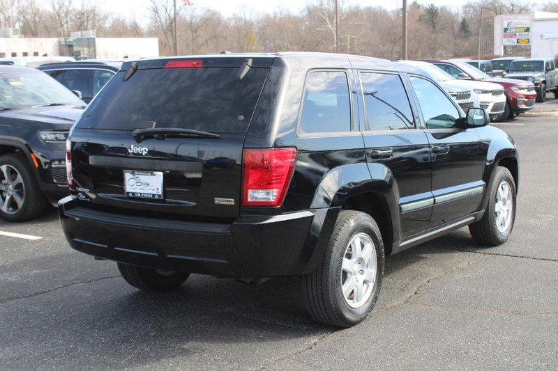 Jeep Grand Cherokee Vehicle Image 03