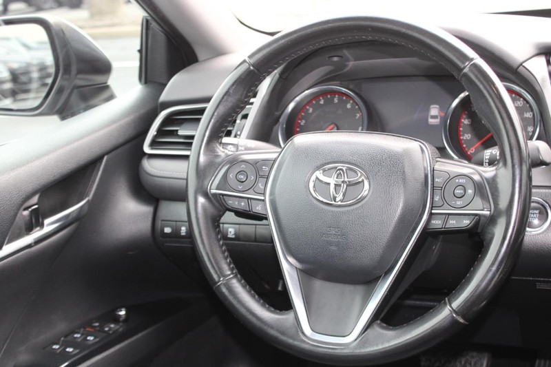 Toyota Camry Vehicle Image 13